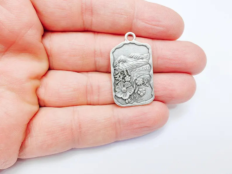 Mountain Flower Pendant, Nature Boho Charm, Rustic Outdoor Necklace, Wildflower Adventure, Antique Silver Plated Zamac 34x19mm G36949