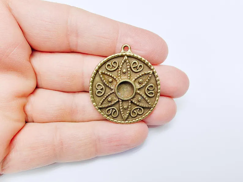 Bohemian Pendant Blank, Cabochon Bezel, Locket Base, inlay Mountings, Resin Necklace, Antique Bronze Plated Zamac (8mm blank) G36913
