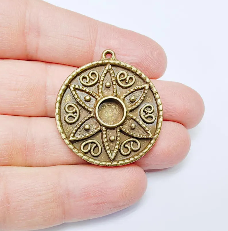 Bohemian Pendant Blank, Cabochon Bezel, Locket Base, inlay Mountings, Resin Necklace, Antique Bronze Plated Zamac (8mm blank) G36913