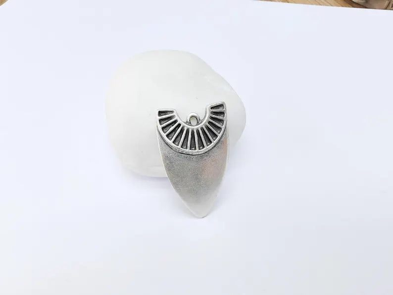 Tribal Shield Pendant, Boho Charm, Rustic Ethnic Necklace, DIY Jewelry Craft, Statement Jewelry Supply, Antique Silver Plated 36x22mm G36914