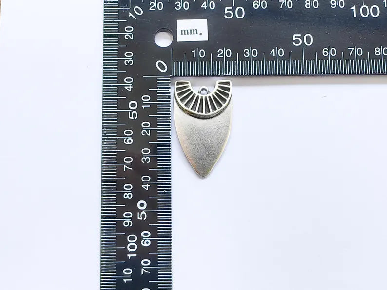 Tribal Shield Pendant, Boho Charm, Rustic Ethnic Necklace, DIY Jewelry Craft, Statement Jewelry Supply, Antique Silver Plated 36x22mm G36914