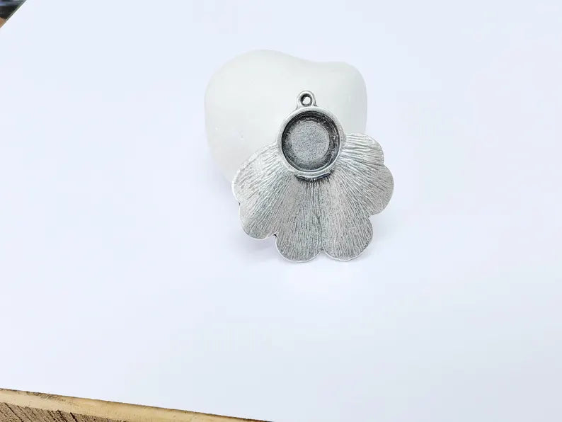 Bohemian Pendant Blank, Cabochon Bezel, Locket Base, inlay Mounting, Resin Necklace, Antique Silver Plated Zamac 42x40mm (14mm blank) G36916