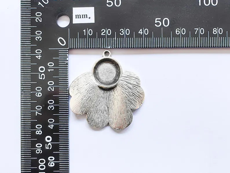 Bohemian Pendant Blank, Cabochon Bezel, Locket Base, inlay Mounting, Resin Necklace, Antique Silver Plated Zamac 42x40mm (14mm blank) G36916