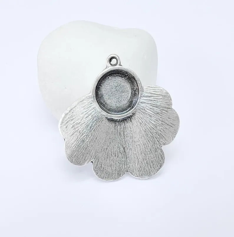 Bohemian Pendant Blank, Cabochon Bezel, Locket Base, inlay Mounting, Resin Necklace, Antique Silver Plated Zamac 42x40mm (14mm blank) G36916
