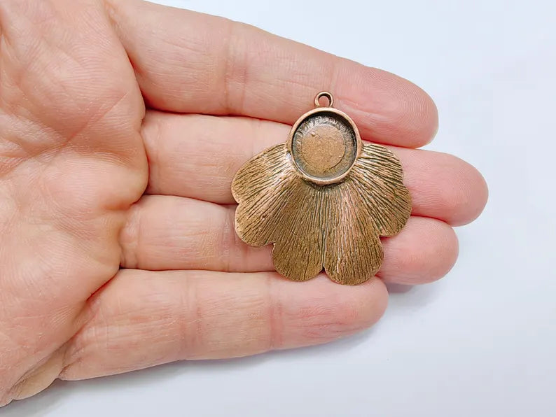 Bohemian Pendant Blank, Cabochon Bezel, Locket Base, inlay Mounting, Resin Necklace, Antique Copper Plated Zamac 42x40mm (14mm blank) G36935