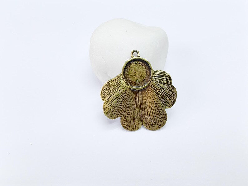 Bohemian Pendant Blank, Cabochon Bezel, Locket Base, inlay Mounting, Resin Necklace, Antique Bronze Plated Zamac 42x40mm (14mm blank) G36941