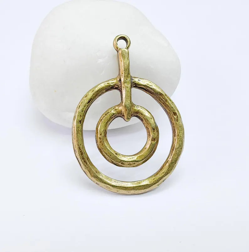 Double Circle Pendant, Geometric Boho Charm, Modern Minimalist Jewelry, DIY Rustic Necklace Craft, Antique Bronze Plated 42x30mm G36943