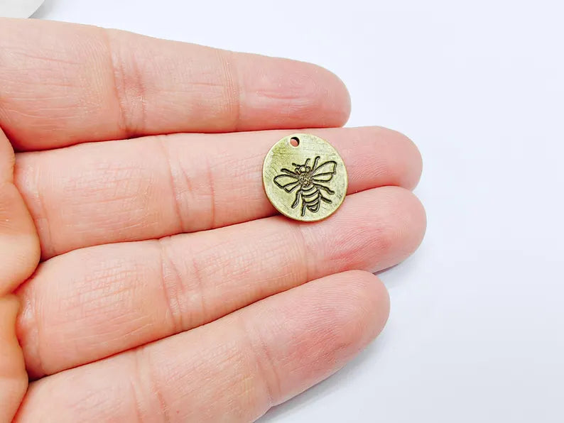 4 Bee Charm, Round Brass Honeybee Pendant, Nature-Inspired Jewelry Making Supplies, Antique Bronze Plated Metal 17mm G36963