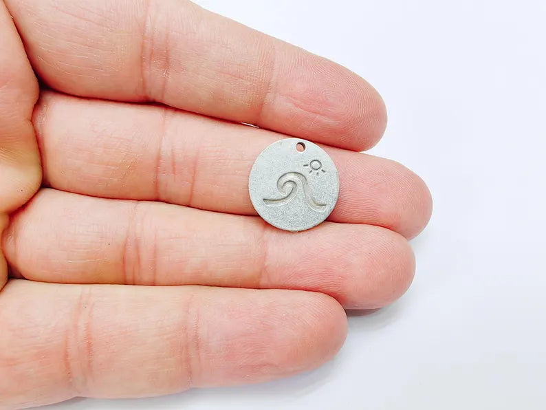 4 Wave Charm, Ocean Sun Pendant, Surf Jewelry Making Supplies, Beach Theme Round Pendant, Antique Silver Plated Metal 17mm G36965