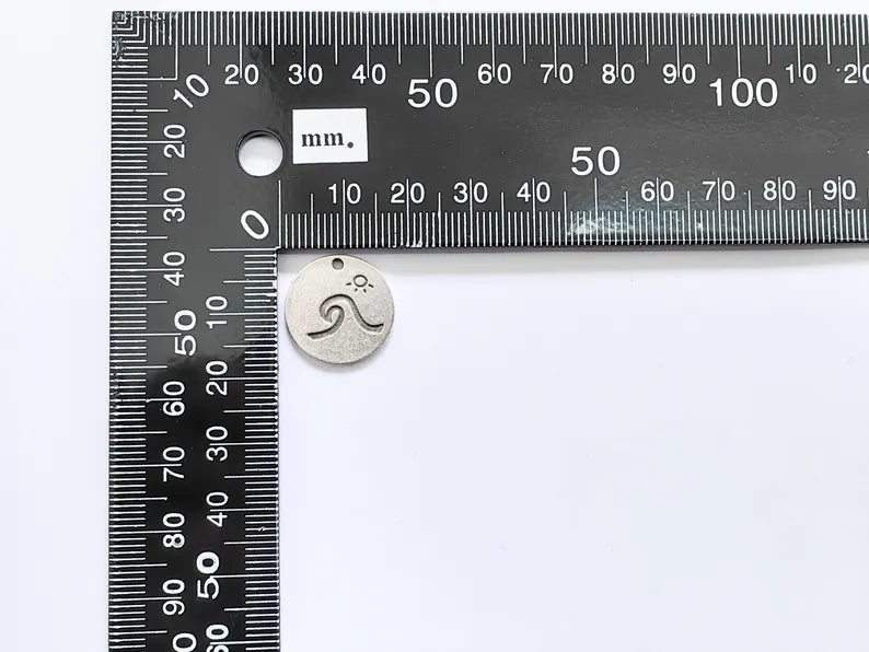 4 Wave Charm, Ocean Sun Pendant, Surf Jewelry Making Supplies, Beach Theme Round Pendant, Antique Silver Plated Metal 17mm G36965