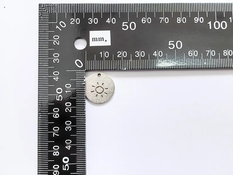 4 Sun Charms, Round Boho Charm, Earring Charm, Dangle Pendant, Necklace Parts, Antique Silver Plated Metal 17mm G36967