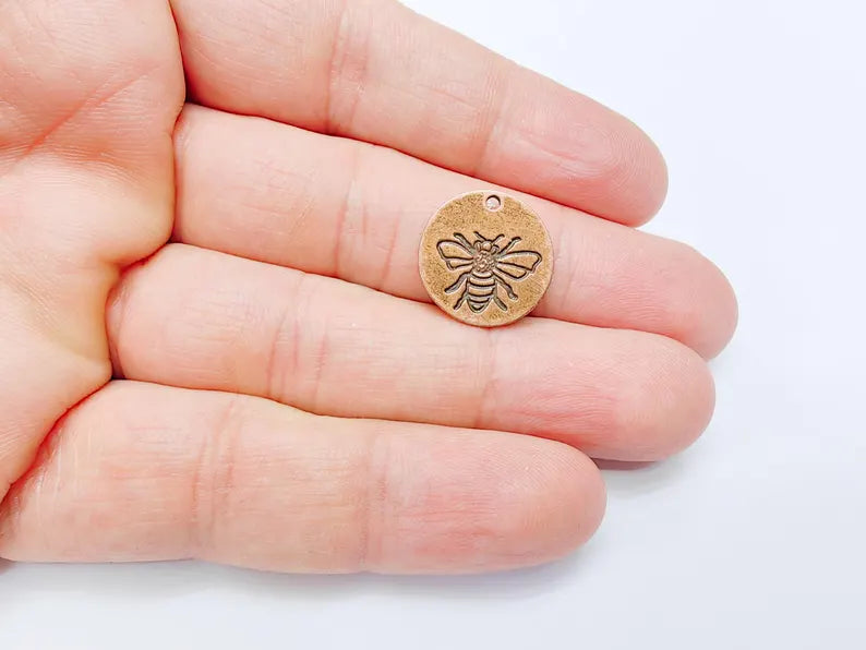 4 Bee Charm, Round Brass Honeybee Pendant, Nature-Inspired Jewelry Making Supplies, Antique Copper Plated Metal 17mm G36968