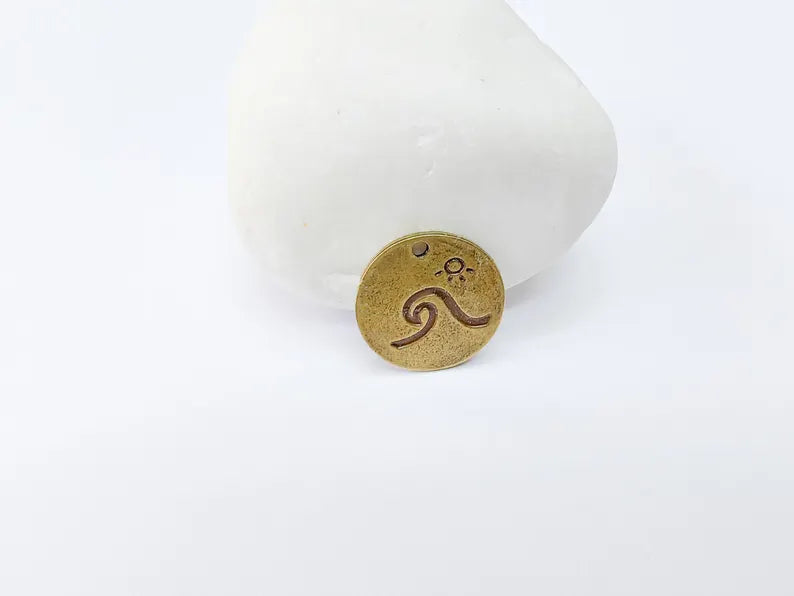 4 Wave Charm, Ocean Sun Pendant, Surf Jewelry Making Supplies, Beach Theme Round Pendant, Antique Bronze Plated Metal 17mm G36976
