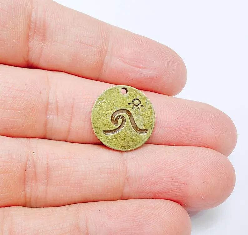 4 Wave Charm, Ocean Sun Pendant, Surf Jewelry Making Supplies, Beach Theme Round Pendant, Antique Bronze Plated Metal 17mm G36976
