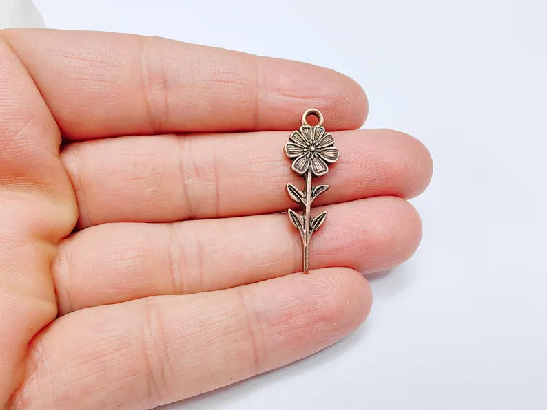 2 Daisy Flower Charm, Boho Floral Pendant, Spring Flower Charm, Botanical Jewelry Supply Findings, Antique Copper Plated 35x12mm G36985