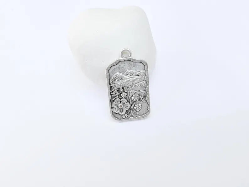 Mountain Flower Pendant, Nature Boho Charm, Rustic Outdoor Necklace, Wildflower Adventure, Antique Silver Plated Zamac 34x19mm G36949