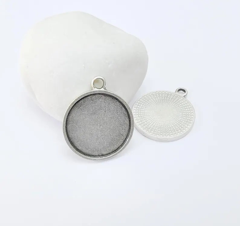 Round Bezel Pendant, Cabochon Setting, DIY Resin Frame, Blank Tray Base, Jewelry Making Supplies, Antique Silver Plated (24mm) G36955