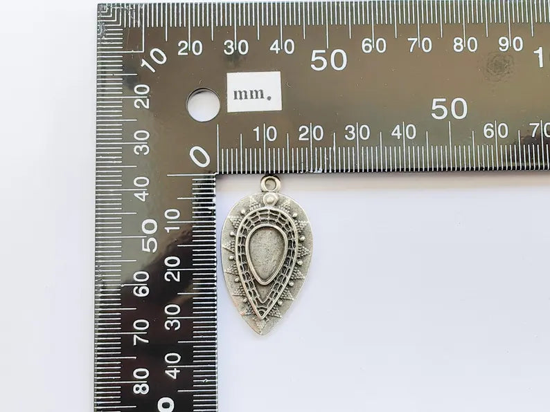 Teardrop Bezel Pendant, Tribal Cabochon Setting, Boho Jewelry Making Supplies, Blank Tray Charm, Antique Silver Plated 34x20mm G36956