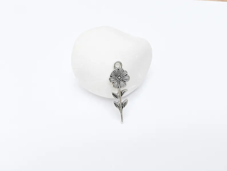 2 Daisy Flower Charm, Boho Floral Pendant, Spring Flower Charm, Botanical Jewelry Supply Findings, Antique Silver Plated 35x12mm G37007