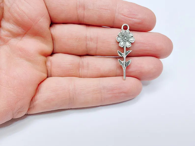 2 Daisy Flower Charm, Boho Floral Pendant, Spring Flower Charm, Botanical Jewelry Supply Findings, Antique Silver Plated 35x12mm G37007
