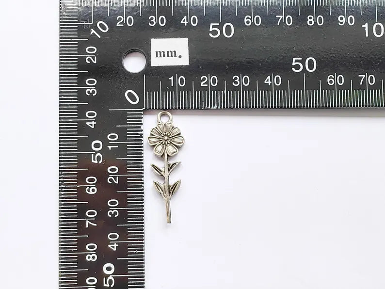 2 Daisy Flower Charm, Boho Floral Pendant, Spring Flower Charm, Botanical Jewelry Supply Findings, Antique Silver Plated 35x12mm G37007