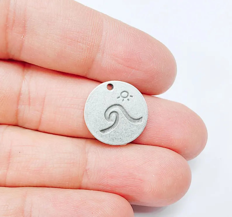 4 Wave Charm, Ocean Sun Pendant, Surf Jewelry Making Supplies, Beach Theme Round Pendant, Antique Silver Plated Metal 17mm G36965