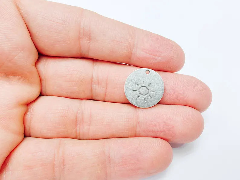 4 Sun Charms, Round Boho Charm, Earring Charm, Dangle Pendant, Necklace Parts, Antique Silver Plated Metal 17mm G36967