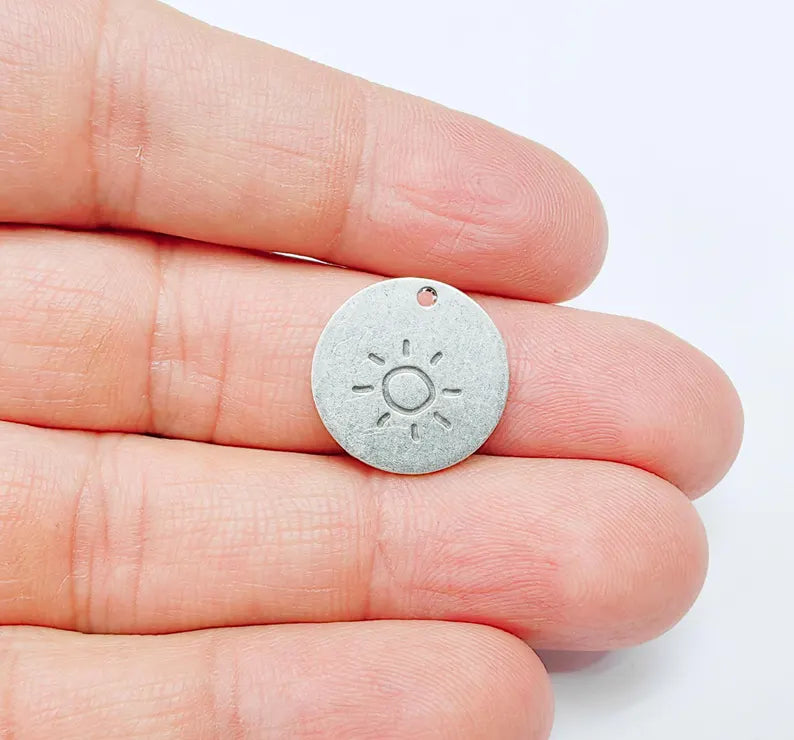 4 Sun Charms, Round Boho Charm, Earring Charm, Dangle Pendant, Necklace Parts, Antique Silver Plated Metal 17mm G36967