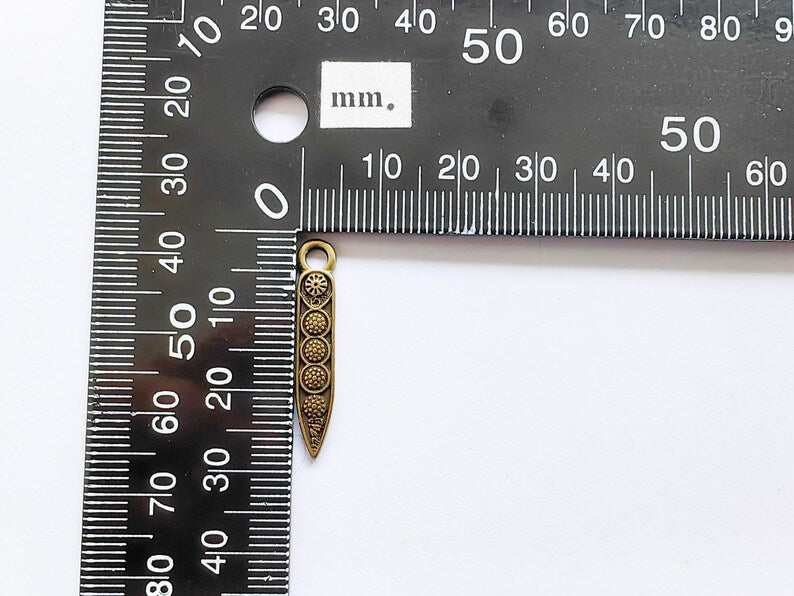 4 Minimalist Boho Charm, Vintage Style Charms, Earring Charms, Dangle Pendant, Necklace Parts, Antique Bronze Plated 28x5mm G37024