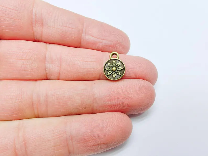 4 Bronze Round Flower Charm, Earring Charms, Dangle Bracelet Charms, Necklace Parts, Antique Bronze Plated 13x10mm G37028
