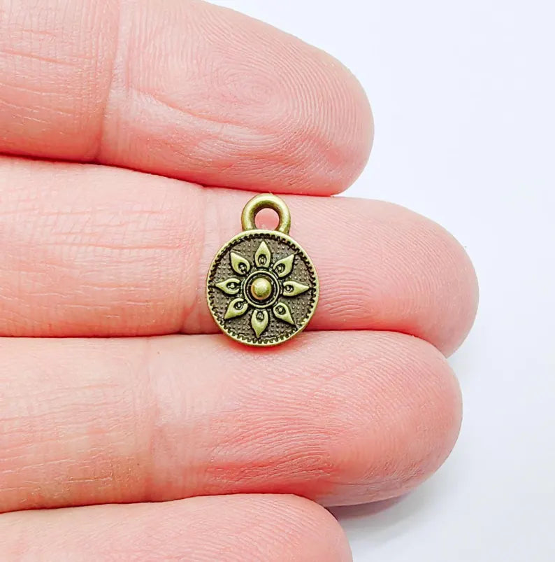 4 Bronze Round Flower Charm, Earring Charms, Dangle Bracelet Charms, Necklace Parts, Antique Bronze Plated 13x10mm G37028