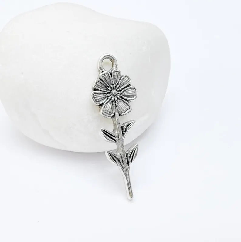 2 Daisy Flower Charm, Boho Floral Pendant, Spring Flower Charm, Botanical Jewelry Supply Findings, Antique Silver Plated 35x12mm G37007
