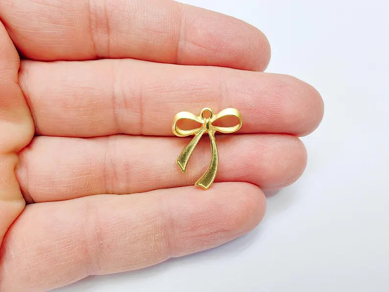 Bow Charm, Bow Tie Pendant, Ribbon Charms, Earring Charms, Dangle Pendant, Gold Plated 21x18mm G37057