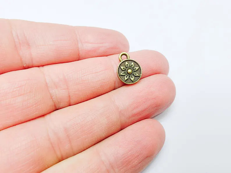 4 Bronze Round Flower Charm, Earring Charms, Dangle Bracelet Charms, Necklace Parts, Antique Bronze Plated 13x10mm G37028