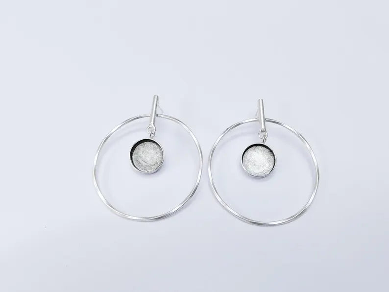 Minimalist Circle Drop Earrings, Antique Silver Plated Geometric Hoops with Small Bezel Charm, Modern Lightweight Jewelry 16mm blank G37074