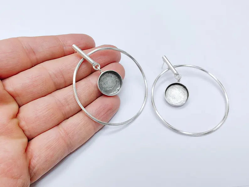 Minimalist Circle Drop Earrings, Antique Silver Plated Geometric Hoops with Small Bezel Charm, Modern Lightweight Jewelry 16mm blank G37074