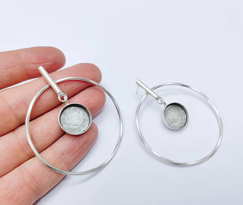 Minimalist Circle Drop Earrings, Antique Silver Plated Geometric Hoops with Small Bezel Charm, Modern Lightweight Jewelry 16mm blank G37074