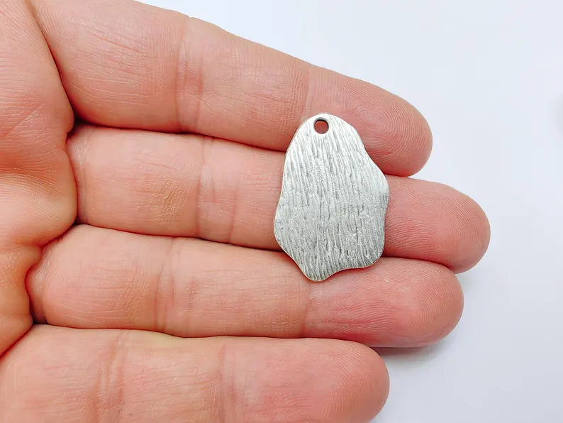 Raven Charm Charm, Gothic Boho Pendant, Bird on Branch Charm, Earring Charm, Crow Mystical Necklace, Antique Silver Plated 30x22mm G37098