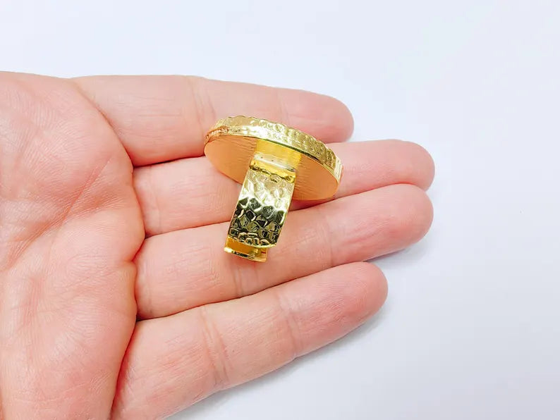 Shiny Gold Ring Blank Setting Cabochon Base inlay Ring Hammered Mounting Adjustable Ring Bezel (30x22mm blank) Gold Plated Metal G37050