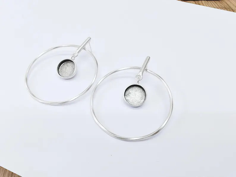 Minimalist Circle Drop Earrings, Antique Silver Plated Geometric Hoops with Small Bezel Charm, Modern Lightweight Jewelry 14mm blank G37116