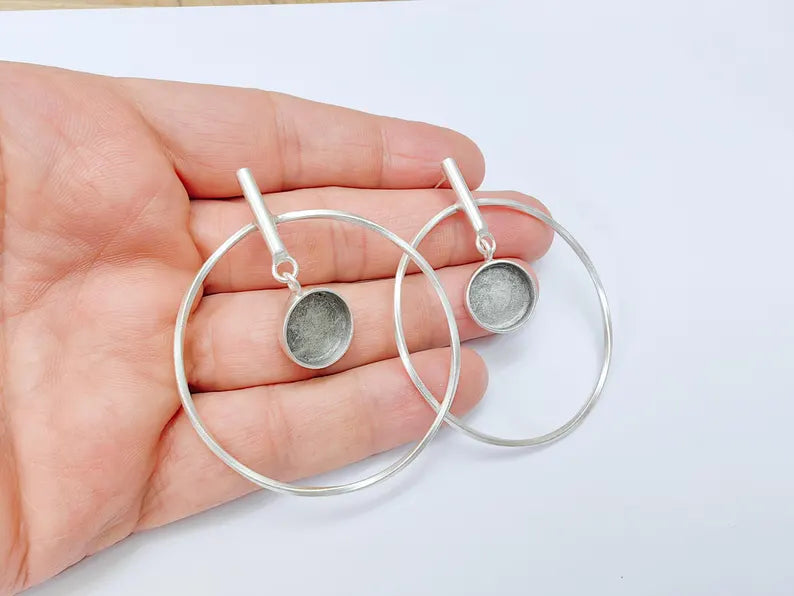 Minimalist Circle Drop Earrings, Antique Silver Plated Geometric Hoops with Small Bezel Charm, Modern Lightweight Jewelry 14mm blank G37116
