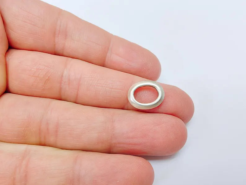 10 Oval Circle Connector, Minimalist Jewelry Component for DIY Jewelry Parts, Antique Silver Plated Findings (14x11mm) G37117