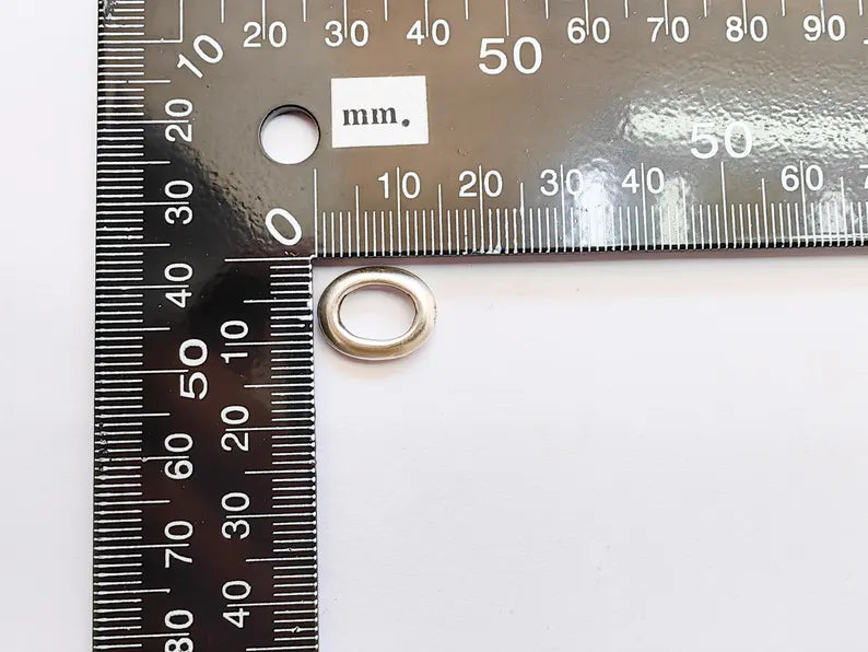 10 Oval Circle Connector, Minimalist Jewelry Component for DIY Jewelry Parts, Antique Silver Plated Findings (14x11mm) G37117