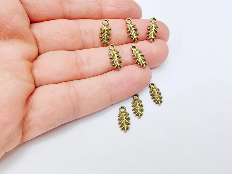 5 Oak Charms, Leaf Charms, Minimalist Boho Charm, Earring Charms, Dangle Pendant, Necklace Parts, Antique Bronze Plated 15x6mm G37124