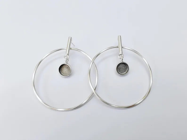 Minimalist Circle Drop Earrings, Antique Silver Plated Geometric Hoops with Small Bezel Charm, Modern Lightweight Jewelry 10mm blank G37139
