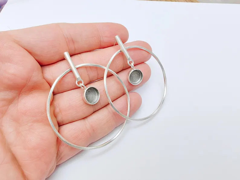 Minimalist Circle Drop Earrings, Antique Silver Plated Geometric Hoops with Small Bezel Charm, Modern Lightweight Jewelry 10mm blank G37139