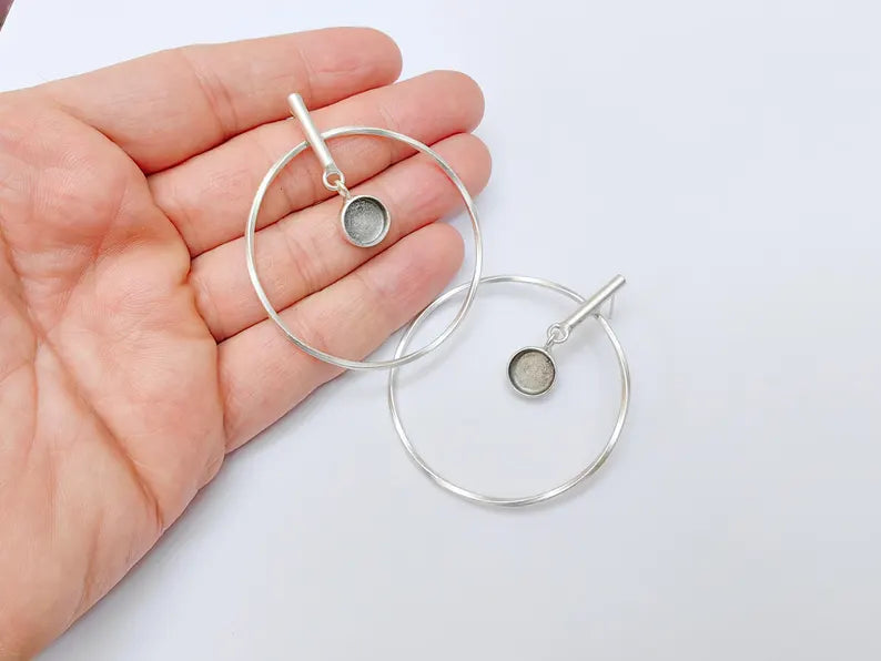 Minimalist Circle Drop Earrings, Antique Silver Plated Geometric Hoops with Small Bezel Charm, Modern Lightweight Jewelry 10mm blank G37139