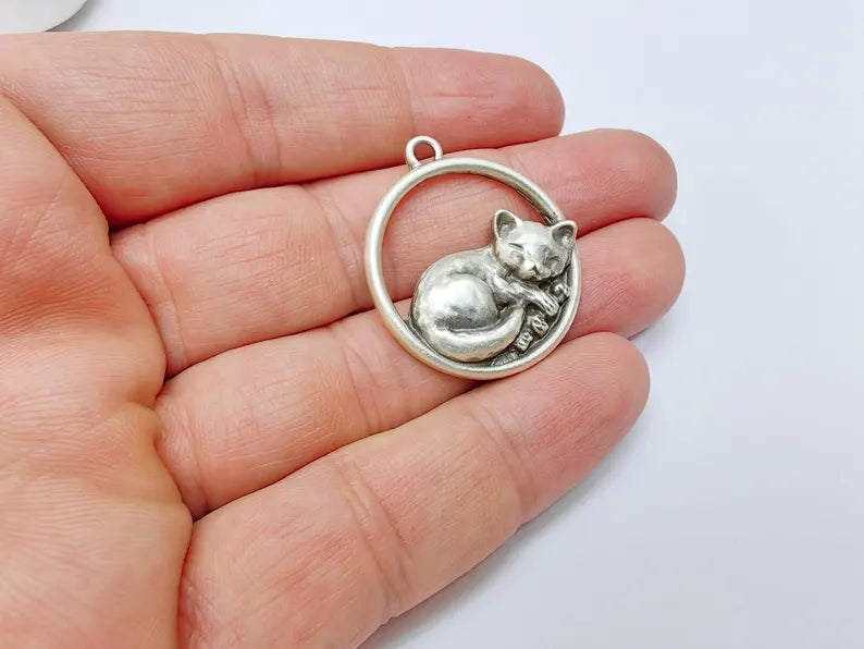 Sleeping Cat Charms, Resting Kitty Pendant, Cute Animal Earring Jewelry Supply, Cat Lover Gift, Antique Silver Plated Zamac 33x29mm G37148