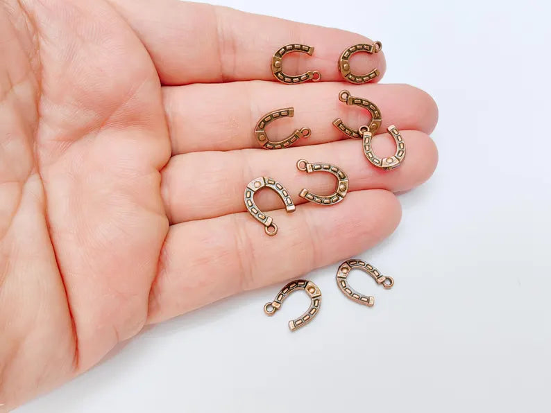 10 Horseshoe charms Antique copper plated charms (15x12mm) G37149