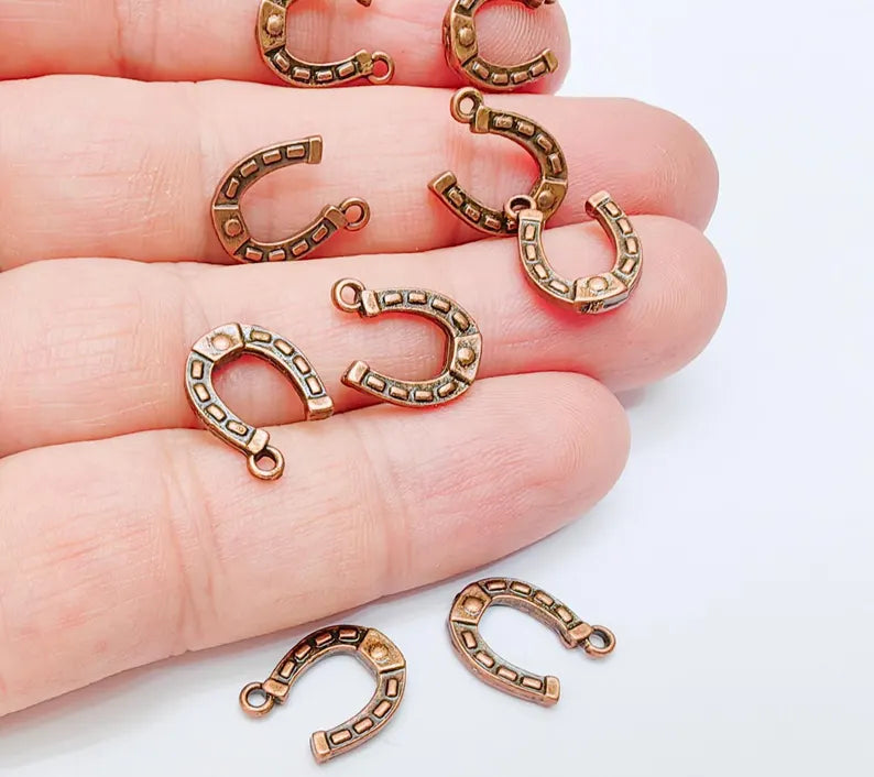 10 Horseshoe charms Antique copper plated charms (15x12mm) G37149